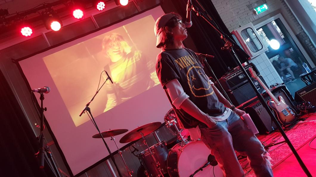 Robin Tan in Fluor, foto Bernard van Gellekom