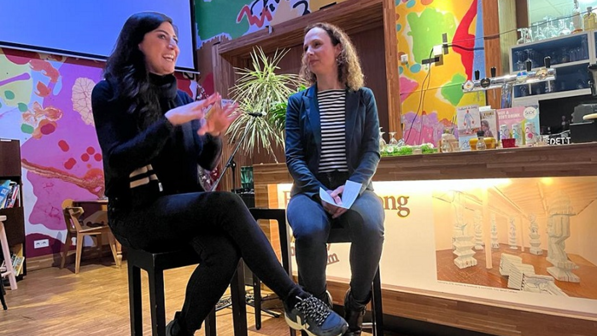 Melody en Els in gesprek
